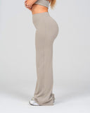 Softline | The Straight Legging - VENOVA